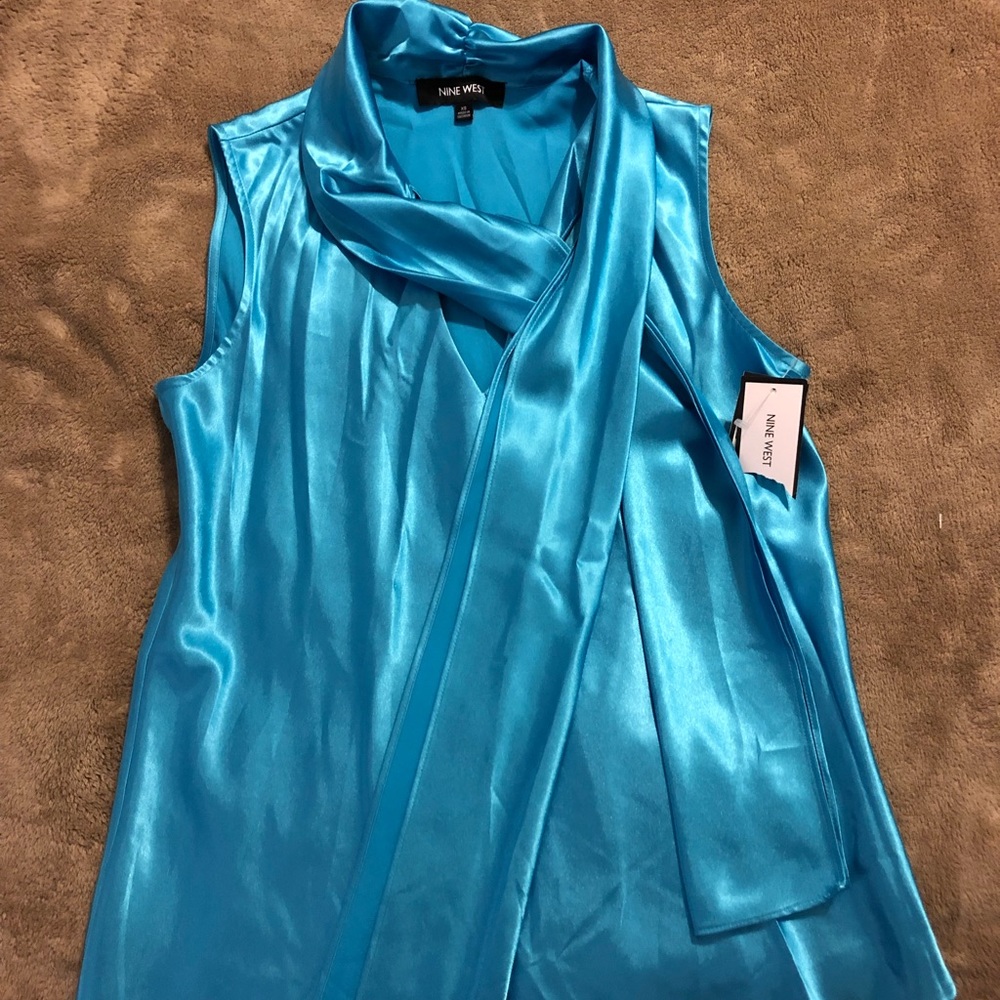 Sleveless blouse